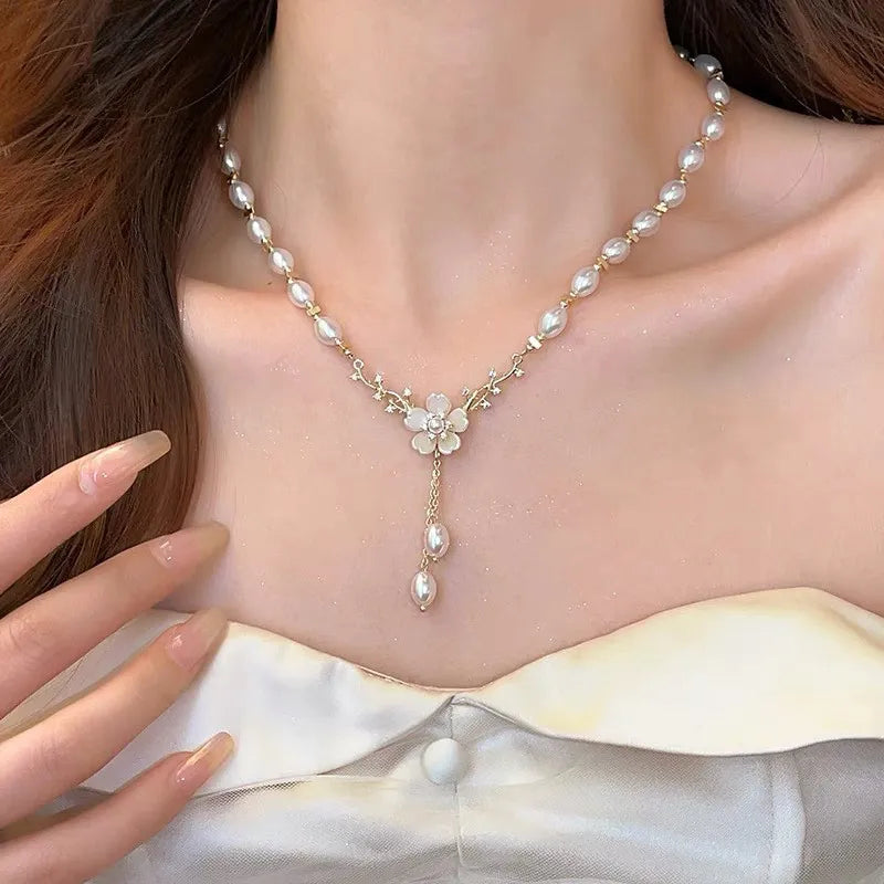 Pearl Flower Pendant Necklace