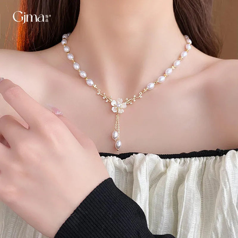 Pearl Flower Pendant Necklace